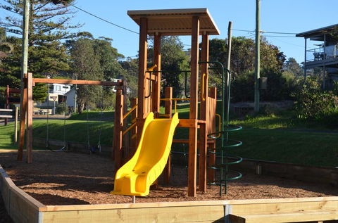 Tuross Beach Cabins & Campsites - Qld Realsetate 1