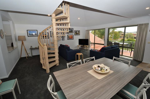 TUSCANY 10 - Swimm 2