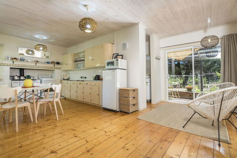 Twin Palms Castlemaine - Renee 0