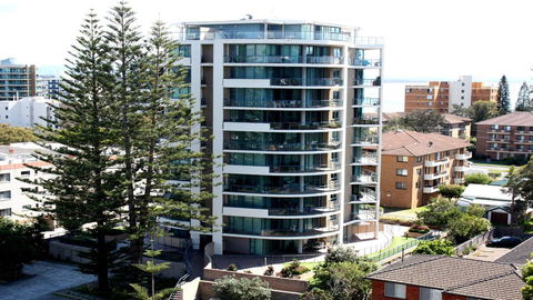 Twin Pines 401 - CBD Location - Renee 0