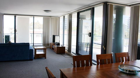 Twin Pines 401 - CBD Location - Renee 2