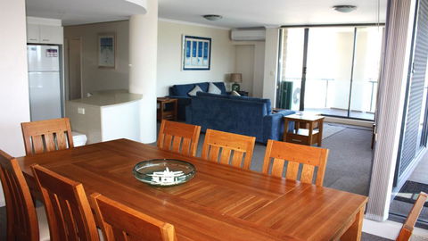 Twin Pines 401 - CBD Location - Renee 3