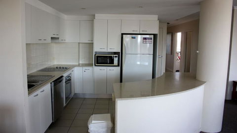 Twin Pines 401 - CBD Location - Renee 1
