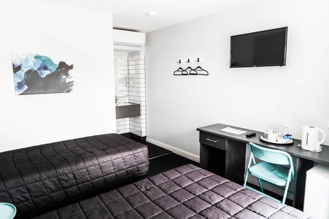 Twin Willows Hotel - Renee 3