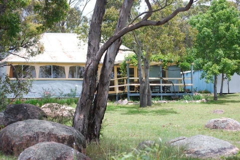 Twisted Gum Vineyard Cottage - Internet Find 0