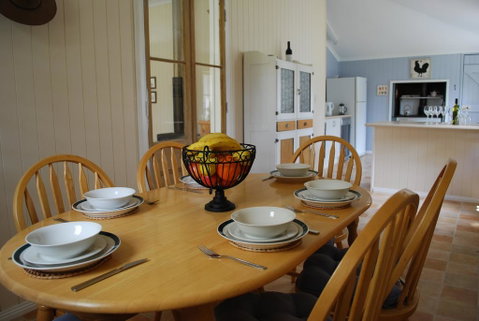 Twisted Gum Vineyard Cottage - Internet Find 3