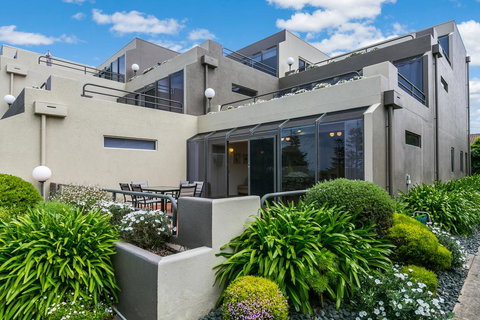 Two Bays Apartments, Australia - Renee 2