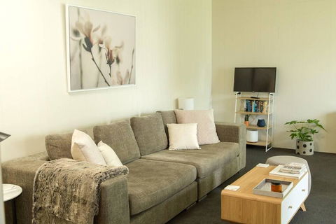 Two Bedroom Gem, Short Drive To MONA - Internet Find 0