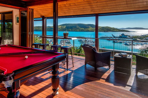 Uisce Luxury Holiday House With Jacuzzi Pool Table Cinema Premium Foxtel And Two Buggies - Internet Find 0