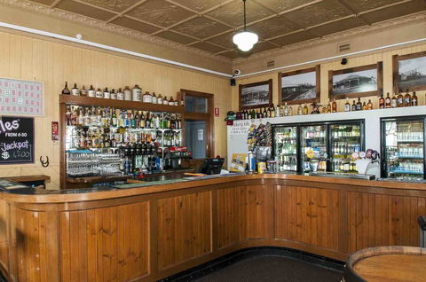 Ulmarra Hotel - Renee 2