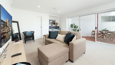 ULTIMATE BONDI LIVING - Renee 0