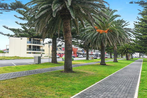 Ultimate Esplanade - 3 Storey Experience - WiFi - Petrol Stations 2