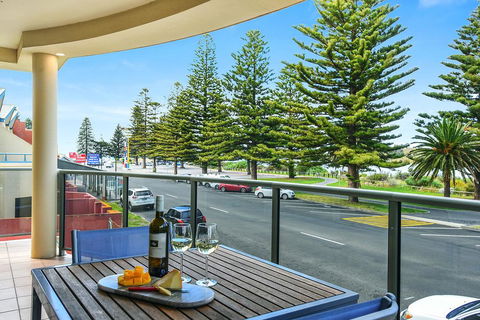 Ultimate Esplanade - 3 Storey Experience - WiFi - Petrol Stations 1