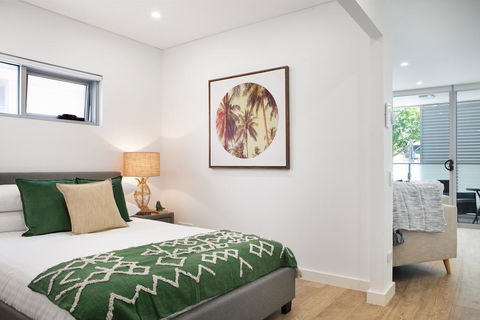 Ultra Modern Studio Suite With Balcony Near Shops - Petrol Stations 0
