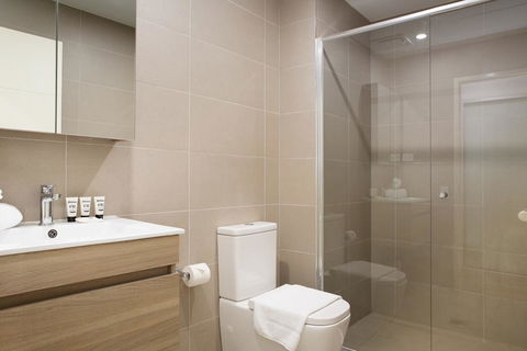 Ultra Modern Studio Suite With Balcony Near Shops - Petrol Stations 1