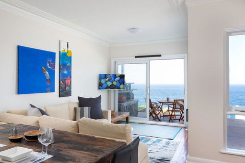 Unbelievable Clifftop Townhouse With Ocean Views - Renee 1