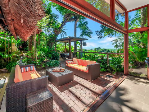 Unique, Tropical Rainforest Getaway - Renee 0