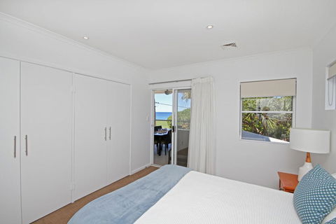 Unit 2, Beach Gallery, 9 Andrew Street Point Arkwright, 500 BOND, LINEN SUPPLIED - Renee 3