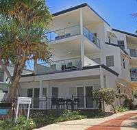 Unit 2 Beach Gallery 9 Andrew Street Point Arkwright 500 BOND LINEN SUPPLIED - Renee