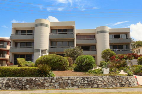 Unit 2, Biriny Lodge, 1686-1689 David Low Way Coolum Beach - Renee 0