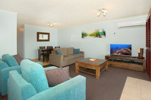 Unit 2, Biriny Lodge, 1686-1689 David Low Way Coolum Beach - Renee 2