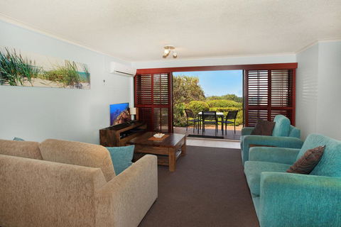 Unit 2, Biriny Lodge, 1686-1689 David Low Way Coolum Beach - Renee 3