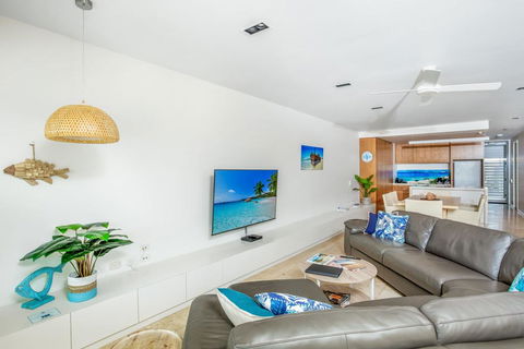 Unit 6 Plantation - Rainbow Beach, Plantation Resort, Ground Floor, Aircon, Pool, Spa - Internet Find 0