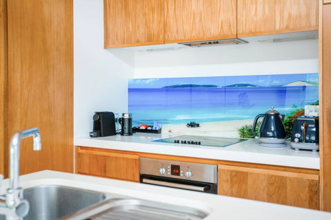 Unit 6 Plantation - Rainbow Beach, Plantation Resort, Ground Floor, Aircon, Pool, Spa - Internet Find 2