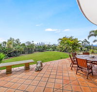 Unrivaled Ocean and City views from Resort Style 3bed with Garden - Swimm