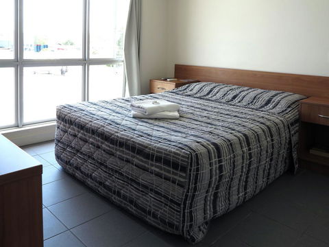 Upper Ross Hotel - Internet Find 1