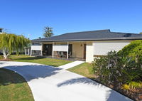 Business in Urangan QLD Renee Renee