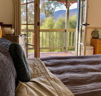Valley Abode Large Studio Suite -private ensuite - Internet Find