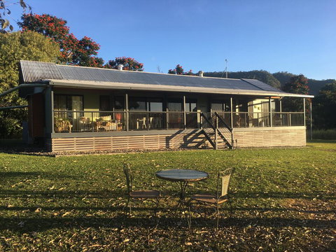 Valley Views Lodge Port Douglas - Internet Find 1