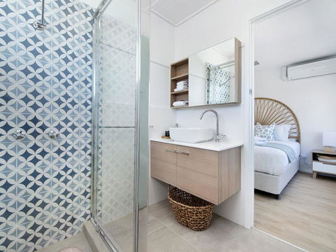 Ventura Beach Motel - 1 Bedroom - Swimm 3