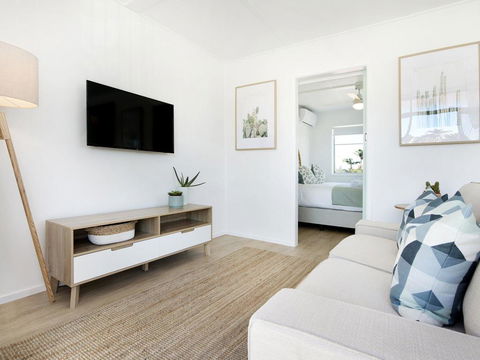 Ventura Beach Motel - 1 Bedroom - Swimm 0