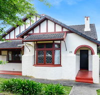 Victor Harbor Cottage 'Cornhill' - Pet Friendly - Renee