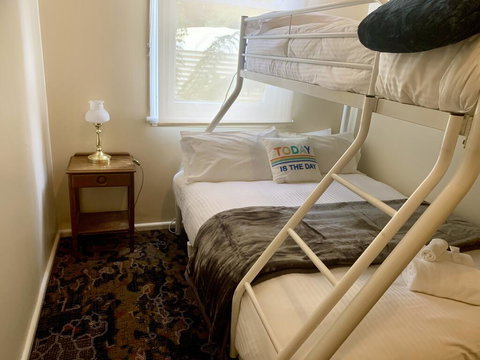 Victoria Albert Guest House Bar Cafe And Restaurant - Swimm 3