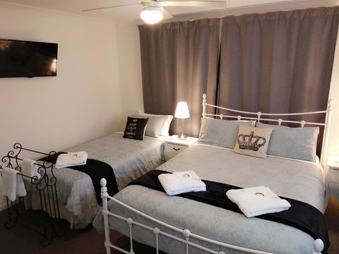 Victoria At Redcliffe Bed & Breakfast - Swimm 1