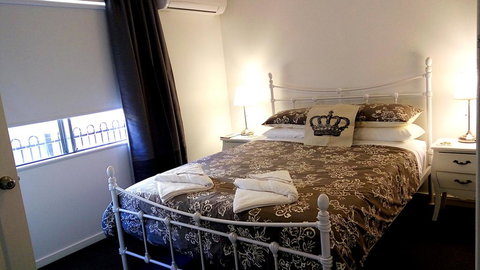 Victoria At Redcliffe Bed & Breakfast - Swimm 2