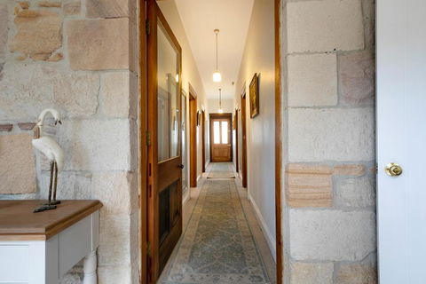 Victoria Cottage - Renee 3