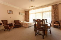 Business in Croydon VIC Renee Renee