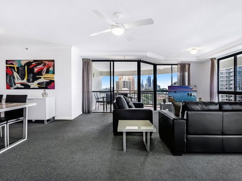 Victoria Square 2 Bed Ocean View Broadbeach - Swimm 2