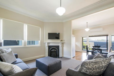 Victoria Street Apartments - Renee 0