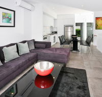 Views from Red Hill - Modern and Spacious Split-Level Executive 3BR Red Hill Apartment Close to CBD - Renee