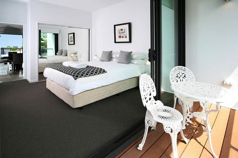 Views From Red Hill - Modern And Spacious Split-Level Executive 3BR Red Hill Apartment Close To CBD - Renee 3
