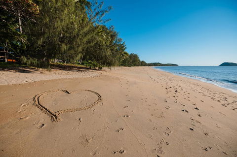 Villa Beach Palm Cove - Petrol Stations 1