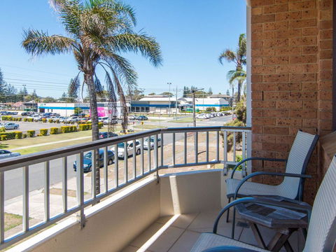 Villa Capri 3, Just A Hop, Skip And Jump To Bowling Club - Renee 3