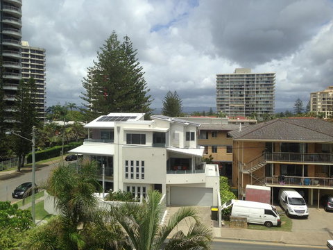 Villa Garfield Surfers Paradise - Swimm 1