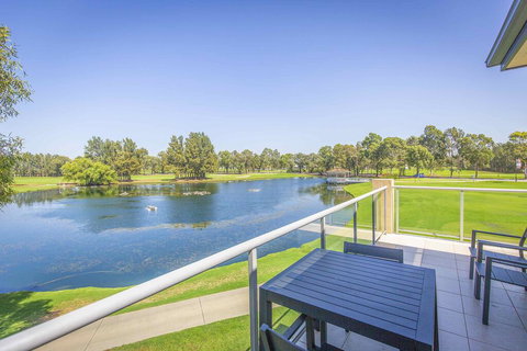 Villa On The Green - Swimm 2