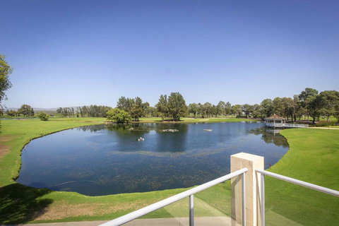 Villa On The Green - Swimm 1